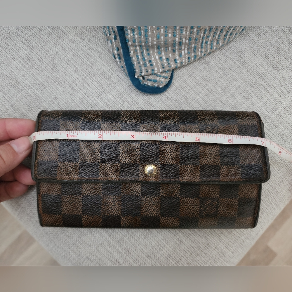 LV Damier Ebene Sarah Wallet - Picture 9 of 16